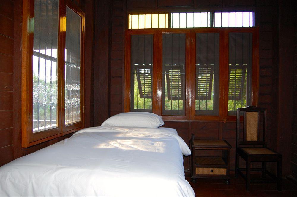 สวิส ล้านนา ลอดจ์ Hotel เชียงใหม่ ภายนอก รูปภาพ