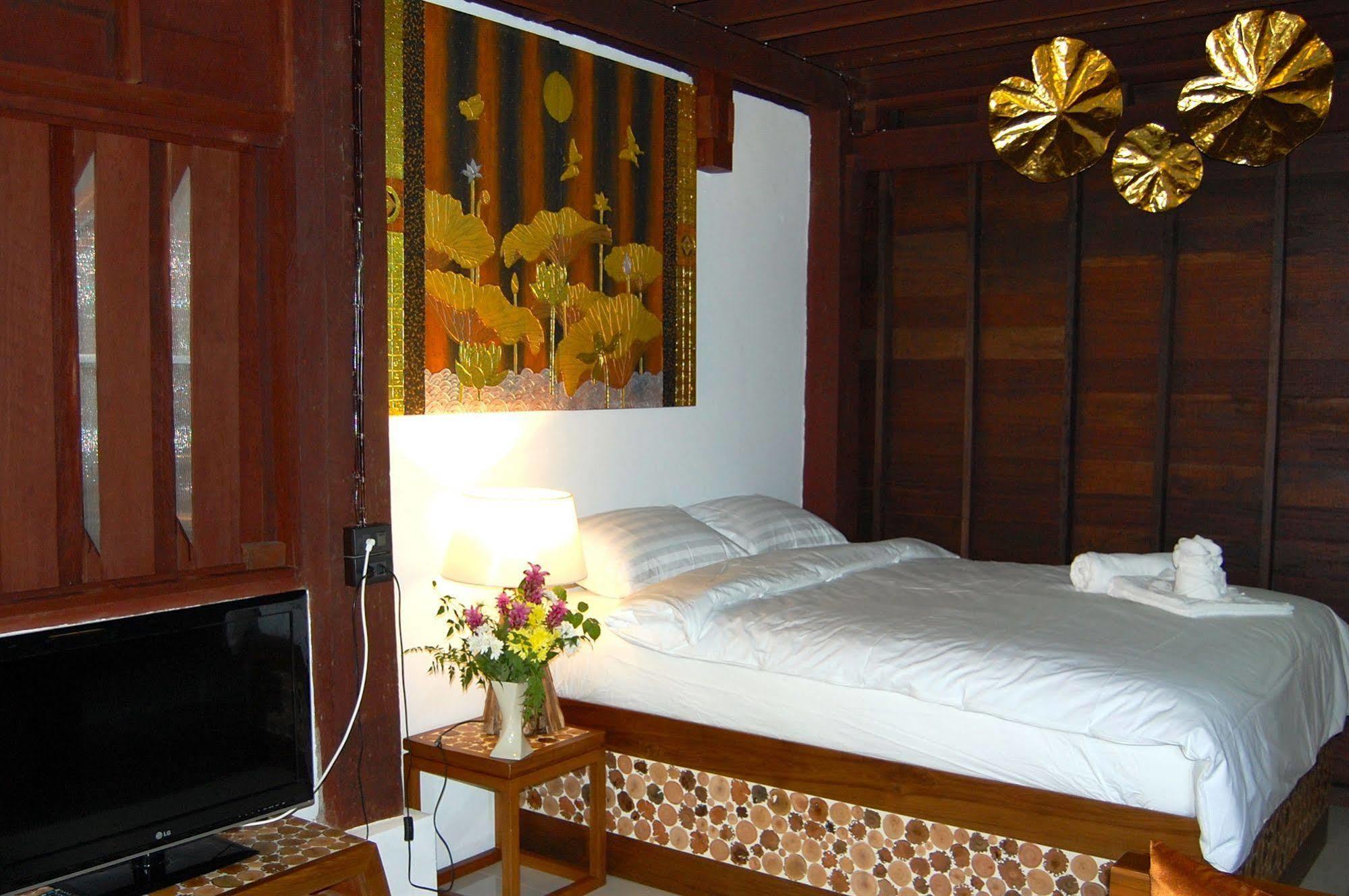 สวิส ล้านนา ลอดจ์ Hotel เชียงใหม่ ภายนอก รูปภาพ